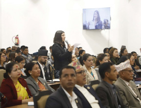 विद्यालय पोसाकमा रहेका विद्यार्थीलाई ताकी–ताकी गोली हान्ने व्यवस्था कुन कानुनमा छ? सांसद  अवस्थीको प्रश्न