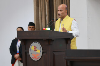 अर्थमन्त्रीलाई अमरेश सिंहको प्रश्न– यो बजेटबाट नेपालको कति प्रतिशत जनता खुसी भए?