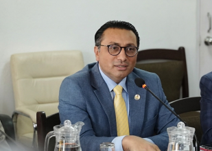 १०० बिलियन डलरको अर्थतन्त्र बनाउन निजी क्षेत्रको साथ अनिवार्यः अर्थमन्त्री वाग्ले