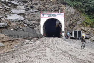 अरुण तेस्रो प्रभावितलाई मुआब्जाको माग, संघर्ष समितिले बुझायो ज्ञापनपत्र