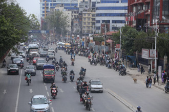 यातायात बन्दको दोस्रो दिन यस्तो देखियो काठमाडौंको सडक (तस्बिरसहित)