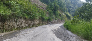 आजदेखि बेंसीसहर–चामे र मध्यपहाडी लोकमार्गमा अत्यावश्यकबाहेकका सवारी सञ्चालनमा रोक