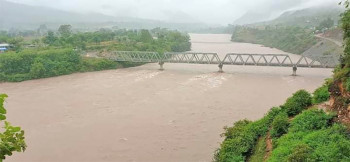 भेरी नदीमा टिपर खस्यो, तीन जना बेपत्ता