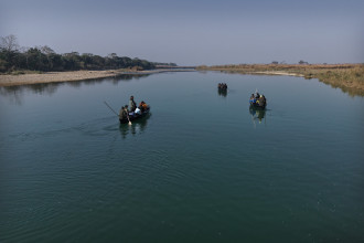 सौराहामा राप्ती नदीको बोटिङ आकर्षण, पर्यटकलाई रोमाञ्चक अनुभव (शब्द/तस्बिरहरु)