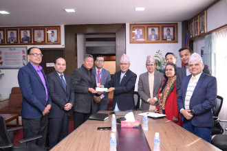 सिद्धार्थ प्रिमियर इन्स्योरेन्सद्वारा पुनर्निर्माण कोषलाई १ करोड १ लाख सहयोग