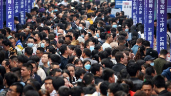 चीनमा वेरोजगारीको संख्या बढ्यो,रोजगारीको खोजीमा भौँतारिँदै युवा