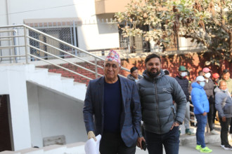 विशेष महाधिवेशनमा पुगेका चन्द्र भण्डारी पुगे संस्थापन पक्षको बैठकमा