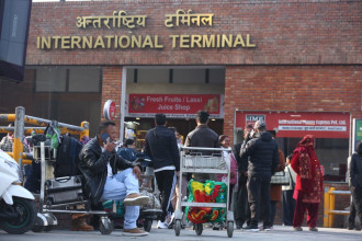 मध्यपूर्व तनावको असरले विमानस्थलमा अझै अन्यौलमा यात्रु (तस्बिरहरू)