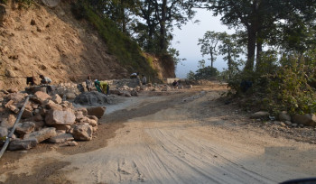 कञ्चनपुरको मोहना नदी-दैजी सडक निर्माण ठेक्का तोडियो