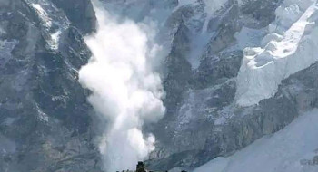 दार्चुला हिमपहिरोमा परेकाकाे शव भारतीय सडकबाट खलंगा ल्याइँदै, अझै दुई बेपत्ता