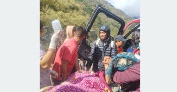 हेलिकप्टरबाट महिलाको उद्धार