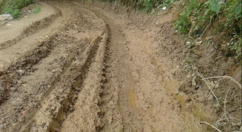 निर्माण कम्पनीले ढिलासुस्ति गर्दा अझै कालोपत्र हुन सकेन बेलौरी–कलुवापुर सडक