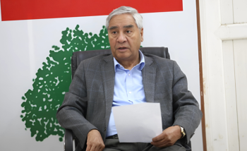 देउवा–महामन्त्री वार्ता जारी, फलदायी नभए निर्वाचन प्रक्रिया अघि बढ्ने