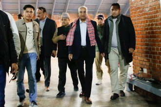 सिंगापुरमा १८ दिने उपचारपछि देउवा दम्पती स्वदेश फर्किए