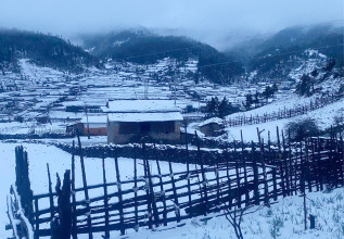 ढोरपाटनमा भारी हिमपात, जनजीवन प्रभावित