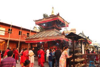 नवरात्रको पहिलो दिनः शक्तिपीठमा दर्शनार्थीकोे घुइँचो