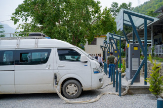 ईभीको भाडा घटाउन व्यवसायी भए तयार, सरकारले गर्न सकेन निर्णय