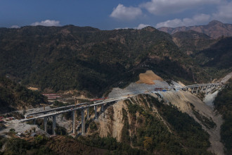 सरकारले दियो काठमाडौं–तराई मधेस द्रुतमार्ग निर्माणका लागि १९ हजार रुख काट्न अनुमति