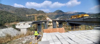 फास्टट्रयाक निर्माण प्रगति ४५ प्रतिशत, ८९ मध्ये ८२ मिटर उचाइका १३ पुल बने