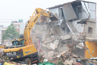 बुटवलमा पनि सरकारी जग्गामा बनेका घरटहरा हटाउन थालियो