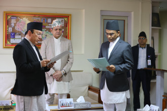 राष्ट्र बैंकका गभर्नर डा. पौडेलले लिए शपथ