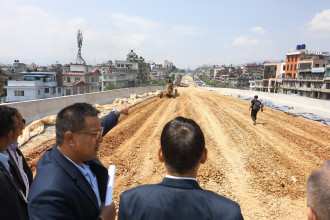 निर्माण सकिएपछि ग्वार्को ओभरपास निरीक्षणमा पुगे मन्त्री