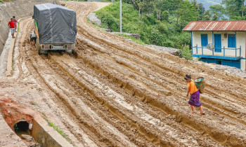 वर्षाले सूर्यविनायक–साँगा सडकमा आवतजावत गर्न समस्या, एकतर्फी सवारी सञ्चालन