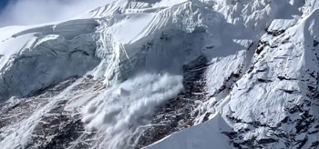 दार्चुलाको व्यासमा हिमपहिरो, यार्सागुम्बा संकलक बसेका त्रिपाल हिउँले पुरिए   