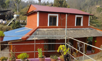 बर्खा लागेसँगै बागलुङका होमस्टे सुनसान, पाहुना नआएपछि खेतबारीमा व्यस्त
