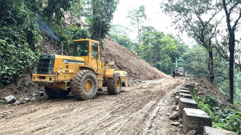 देशभर ११ स्थानमा राजमार्ग अवरुद्ध, यात्रु अलपत्र
