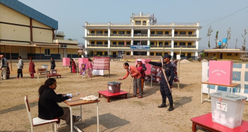 दोलखामा मतदान कर्मचारीलाई हातपात गरेपछि झडप, प्रहरीद्वारा एक राउन्ड हवाई फायर