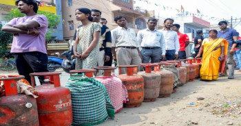 मध्यपूर्व युद्धले भारतमा खाना पकाउने ग्यास ‘सर्टेज’, रिफाइनरीलाई एलपीजी उत्पादन बढाउन निर्देशन