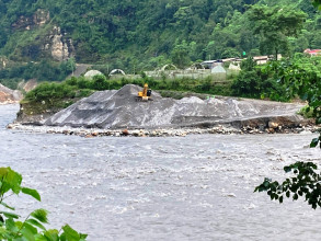 रोकिएन कालीगण्डकी दोहन, क्रसर व्यवसायीको ‘लुट धन्धा’मा प्रहरी प्रशासनकै मिलेमतो