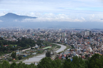 काठमाडौंको आकाश खुल्यो, सडक सुनसान (तस्बिरहरु)