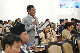संसद् बैठकः सिंहदरबारभित्र अदृश्य गिरोहले शासन चलाएको कांग्रेस आरोप