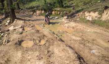 मार्तडी–कोल्टी सडक पाँच दिनदेखि बन्द