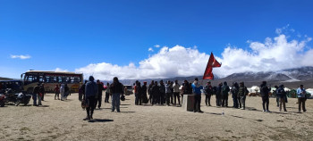 दसैँको बिदामा कोरला नाका घुम्न आन्तरिक पर्यटकको ओइरो, दैनिक हजारौँको आवागमन