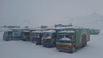 हिमपातले कोरला नाकाबाट आयात–निर्यात ठप्प, एक दर्जन कन्टेनर भन्सार कार्यालयमै थन्किए