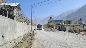 कोरलानाका जोड्ने सडक फेरि अलपत्र