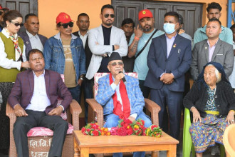 घरदैलो अभियानमा ओलीको प्रश्न- ‘मैले सुरक्षा भत्ता ४ हजार पुर्‍याएँ, अरुले के गरे?’