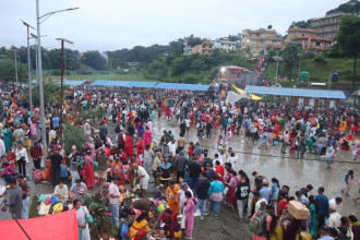 भाद्रकृष्ण औंसीः गोकर्णेश्वर तीर्थधाममा दिवंगत पितालाई पिण्ड अर्पण गर्नेहरुको घुइँचो