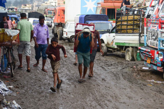पानी पर्नासाथ हिलाम्य कुलेश्वर फलफूल बजार (तस्बिरसहित)