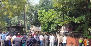 मुख्यमन्त्री नियुक्तिको विरोधमा मधेस प्रदेश प्रमुखको कार्यालयमा तोडफोड