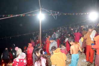 देशभर माघे संक्रान्ति पर्व मनाइँदै, देवघाट, रिडीलगायत तीर्थस्थलमा भक्तजनको घुइँचो