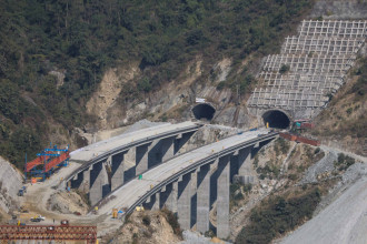 काठमाडौं–तराई/मधेस फास्टट्रयाकः लेनडाँडामा तयार हुँदै नेपालकै अग्लो भूकम्प प्रतिरोधी पुल (तस्बिरसहित)