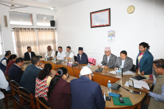 माओवादी संसदीय दल बैठकः शिक्षक/कर्मचारीका माग सम्बोधन गर्न दबाब दिने निर्णय