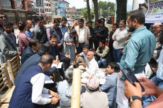 बाँस अभियन्ता मेयरसँग छलफल गर्न माइतीघर पुग्यो सरकारी टोली (तस्बिरसहित)