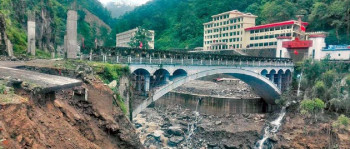 व्यापारिक नाका रसुवागढीको मितेरी पुलः चिनियाँ लगानीमै निर्माण, लेन्दी खाेलाले बगाउँछ बारम्बार
