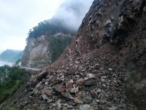 मुग्लिन–नारायणगढ सडकः तुइन खोला पहिरो पन्छाउन सुरु, दिउँसोसम्म अवरोध हट्ने