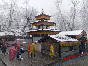मुस्ताङको तल्लो क्षेत्रमा बाक्लो हिमपात